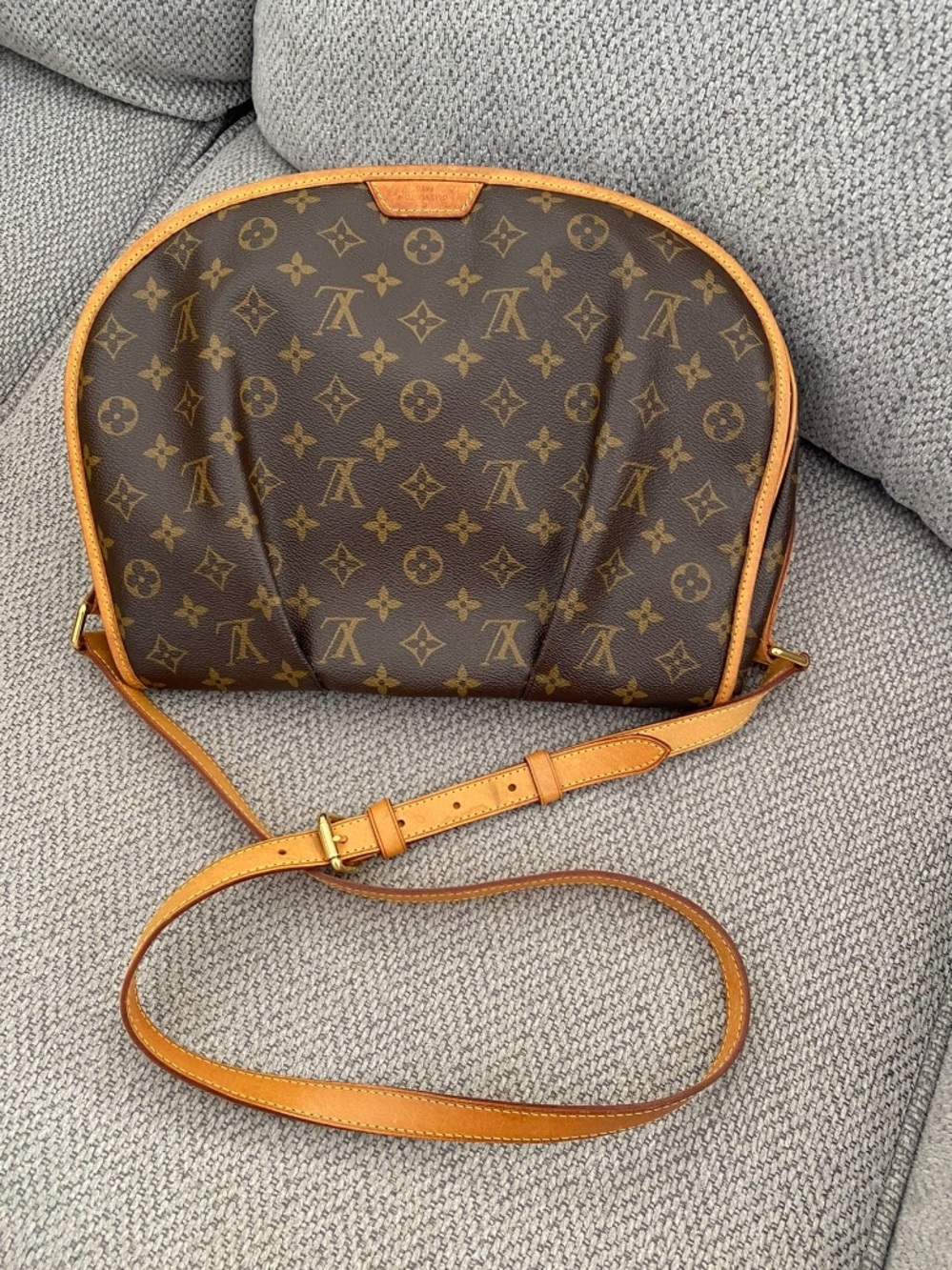 Louis Vuitton Brown Monogram Saddle Crossbody with Tan Trim - Picture 3 of 12